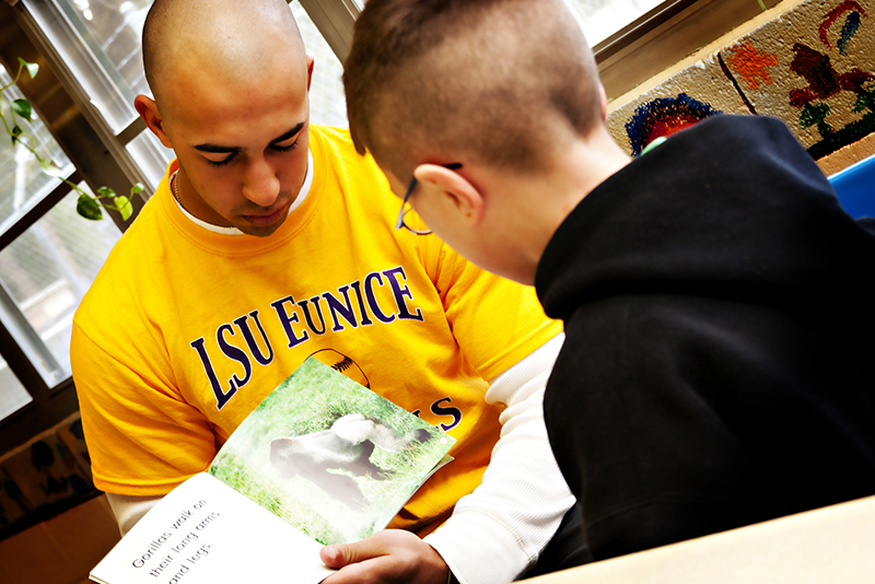 Photo of LSUE student reading to child